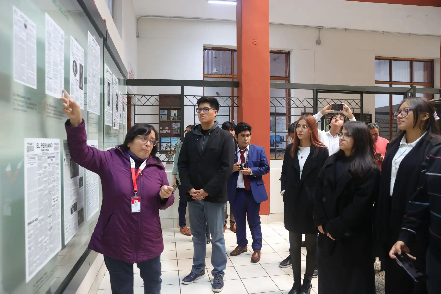 Alumnos de la Universidad Jaime Bausate y Meza visitan Editora Perú para conocer la experiencia Vive Andina.  Foto: ANDINA/Melina Mejía