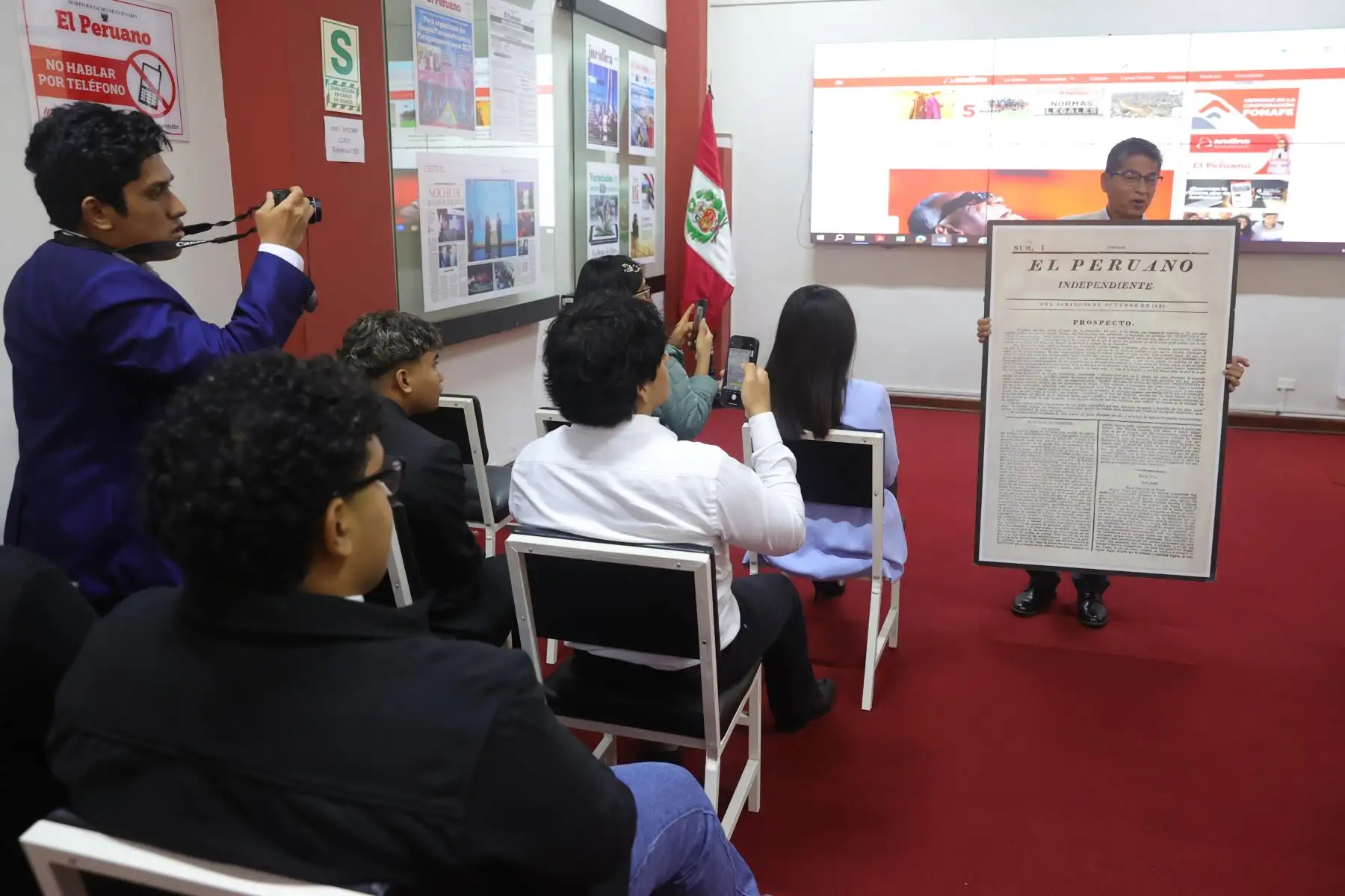 Alumnos de la Universidad Jaime Bausate y Meza visitan Editora Perú para conocer la experiencia Vive Andina.  Foto: ANDINA/Melina Mejía