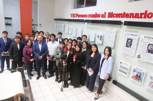 Alumnos de la Universidad Bausate y Meza recorrieron las instalaciones de Editora Perú. Foto: ANDINA/Melina Mejía