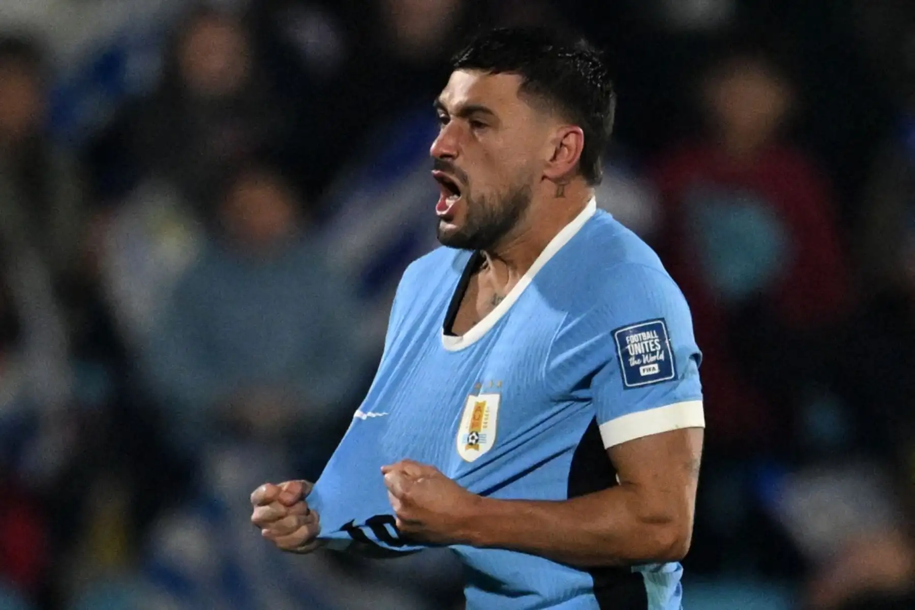 Uruguay dio un golpe de autoridad en Montevideo este martes al vencer 2-0 a Venezuela para quedar virtualmente clasificado al Mundial de Norteamérica-2026, mientras que la Vinotinto parece destinada a luchar por el boleto al repechaje. Foto: AFP