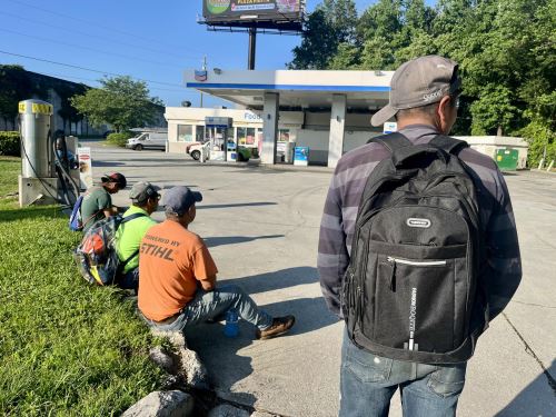 Latinos en EEUU: conmoción por redadas en tiendas y arrestos migratorios en vías.