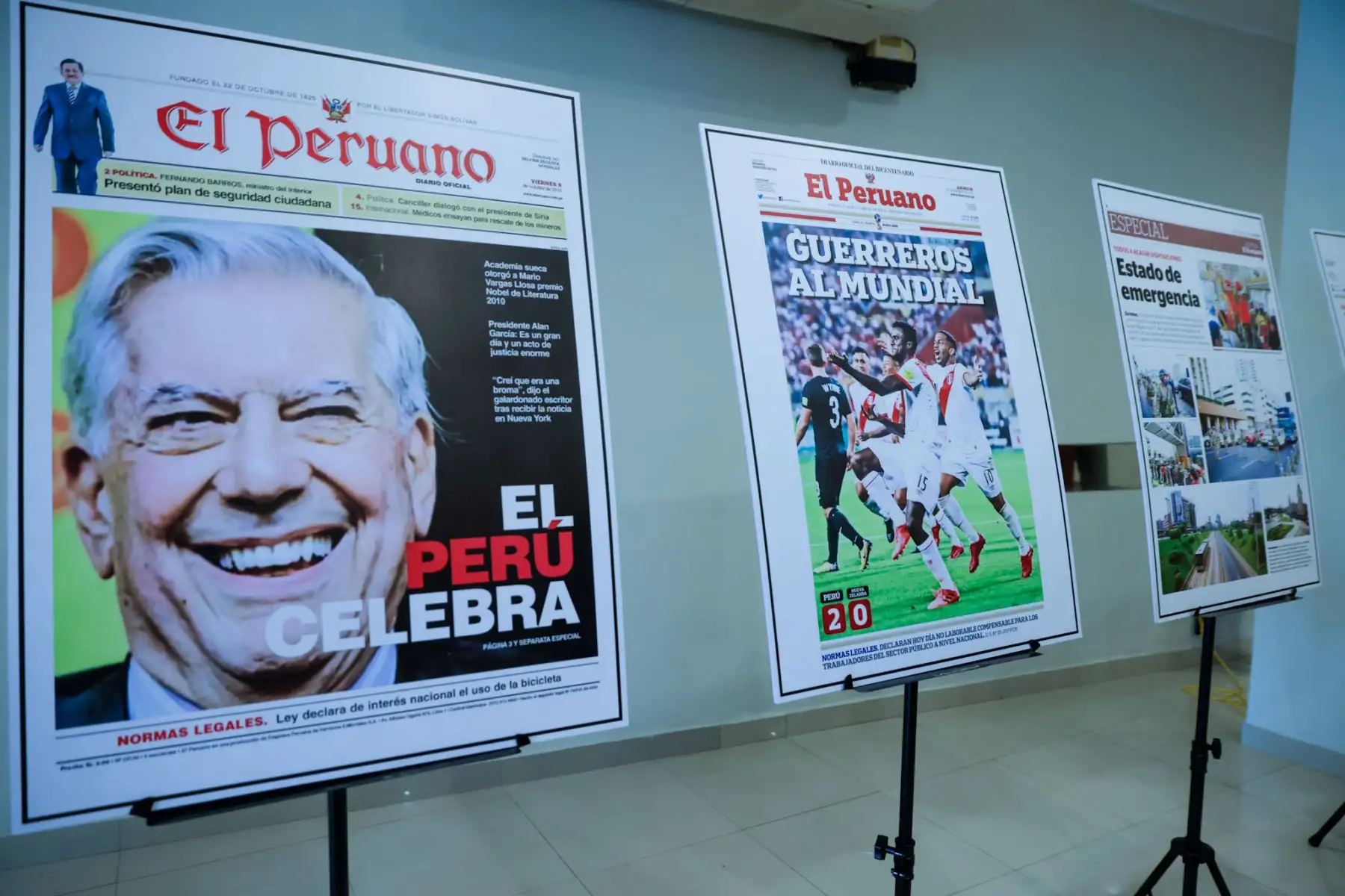 La exposición "El Peruano: 200 años preservando la memoria, narrando nuestra historia" inició su recorrido itinerante en Lima, teniendo como primer punto el distrito de Pueblo Libre. La muestra fue inaugurada por el director del diario, Félix Paz, y la alcaldesa Mónica Tello. La exposición visitará más distritos de la capital, llevando la memoria y el legado del Diario Oficial a nuevos espacios y públicos. Foto: ANDINA/Luis Iparraguirre