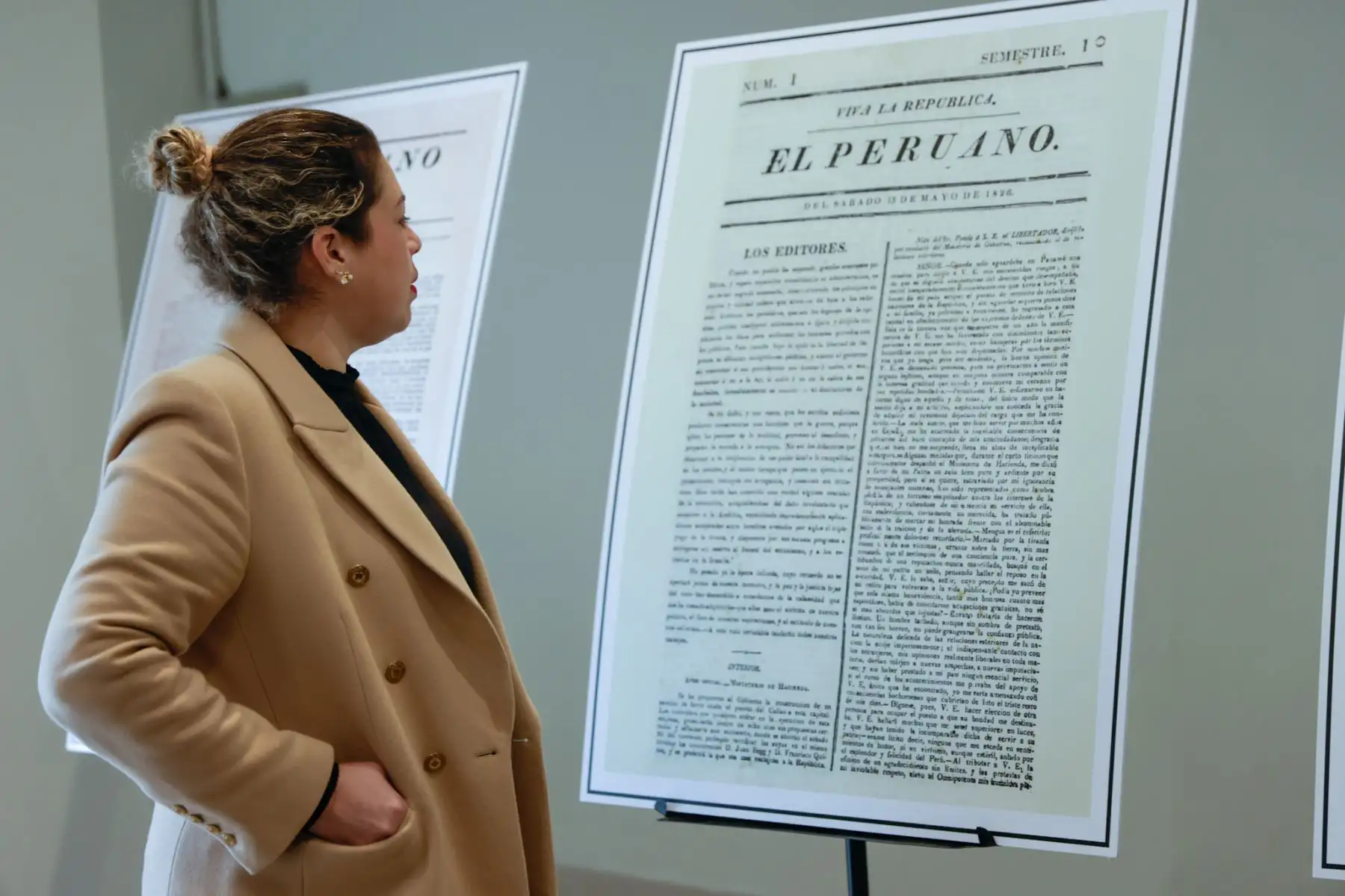 La exposición "El Peruano: 200 años preservando la memoria, narrando nuestra historia" inició su recorrido itinerante en Lima, teniendo como primer punto el distrito de Pueblo Libre. La muestra fue inaugurada por el director del diario, Félix Paz, y la alcaldesa Mónica Tello. La exposición visitará más distritos de la capital, llevando la memoria y el legado del Diario Oficial a nuevos espacios y públicos. Foto: ANDINA/Luis Iparraguirre