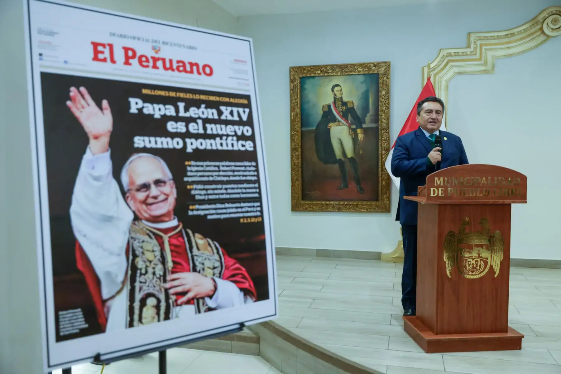 La exposición "El Peruano: 200 años preservando la memoria, narrando nuestra historia" inició su recorrido itinerante en Lima, teniendo como primer punto el distrito de Pueblo Libre. La muestra fue inaugurada por el director del diario, Félix Paz, y la alcaldesa Mónica Tello. La exposición visitará más distritos de la capital, llevando la memoria y el legado del Diario Oficial a nuevos espacios y públicos. Foto: ANDINA/Luis Iparraguirre