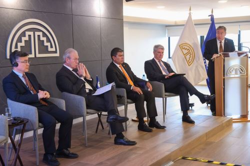 Foro: Desarrollo de América Latina y el Caribe con China.