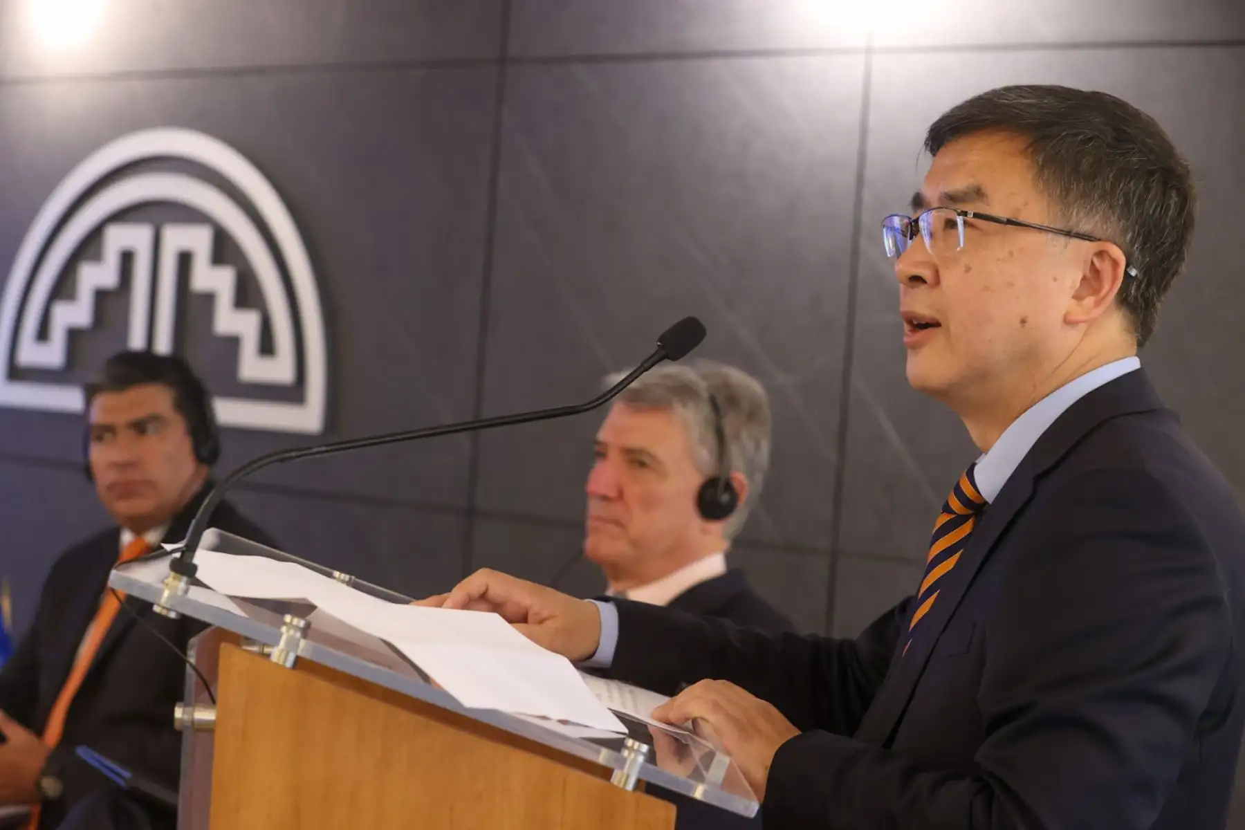 Zhao Rui, vicepresidente de la CASS, participa del Foro: Desarrollo de América Latina y el Caribe con China.

Foto:ANDINA/Juan Carlos Guzmán Negrini