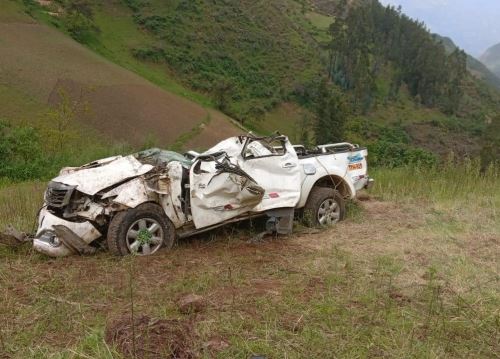 Todos los ocupantes de la camioneta fallecieron tras la caída de este vehículo a un abismo en el distrito de Marcabal, en la sierra de la región La Libertad. ANDINA/Difusión