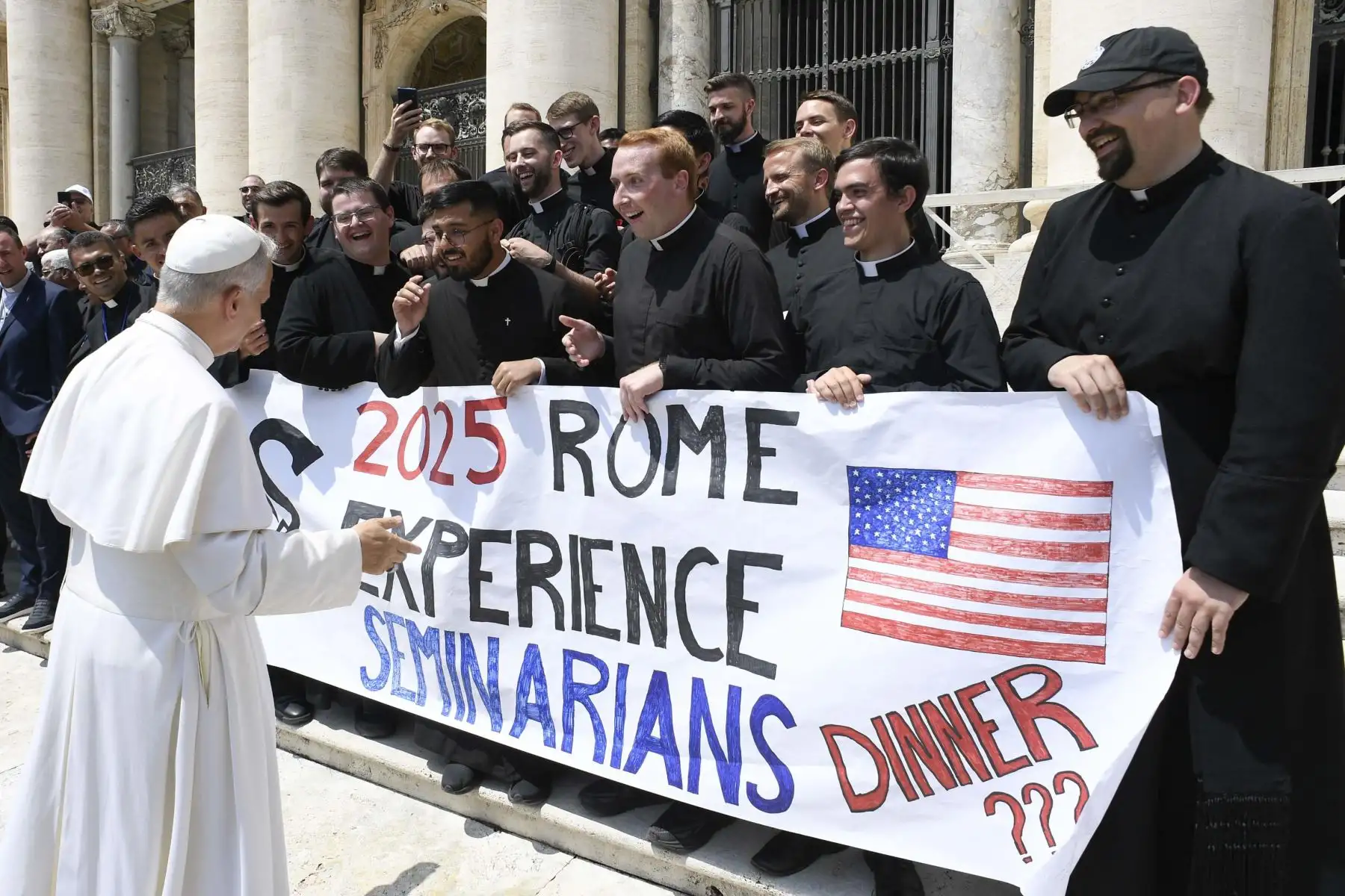 El Papa León XIV se reunió con seminaristas católicos procedentes de EE.UU. durante la audiencia general semanal realizada en la Plaza de San Pedro, Ciudad del Vaticano, el 11 de junio de 2025. Foto: VATICAN MEDIA / EFE