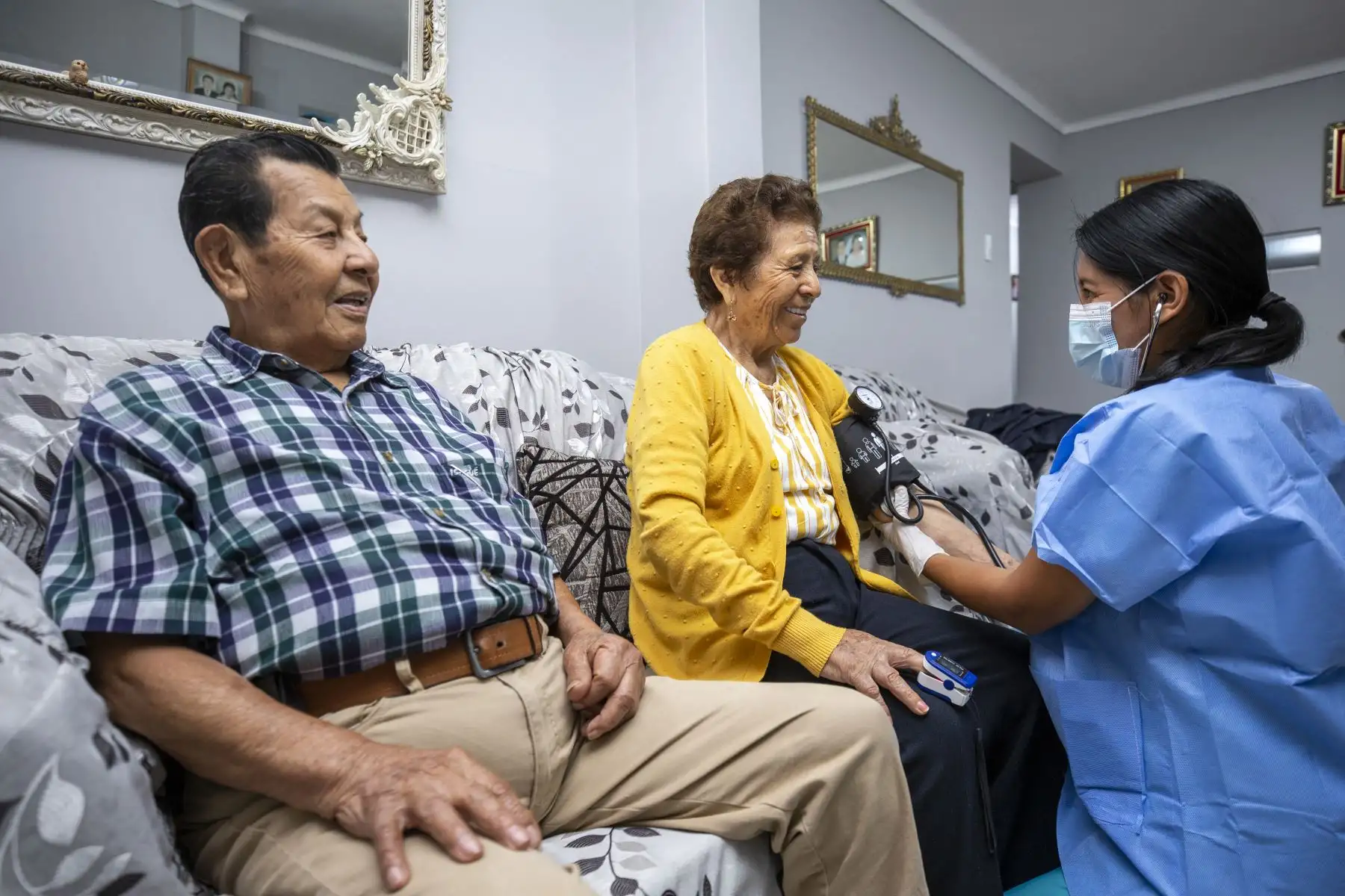 Atenciones domiciliarias a cargo del Padomi del Seguro Social de Salud. Foto: ANDINA/Difusión
