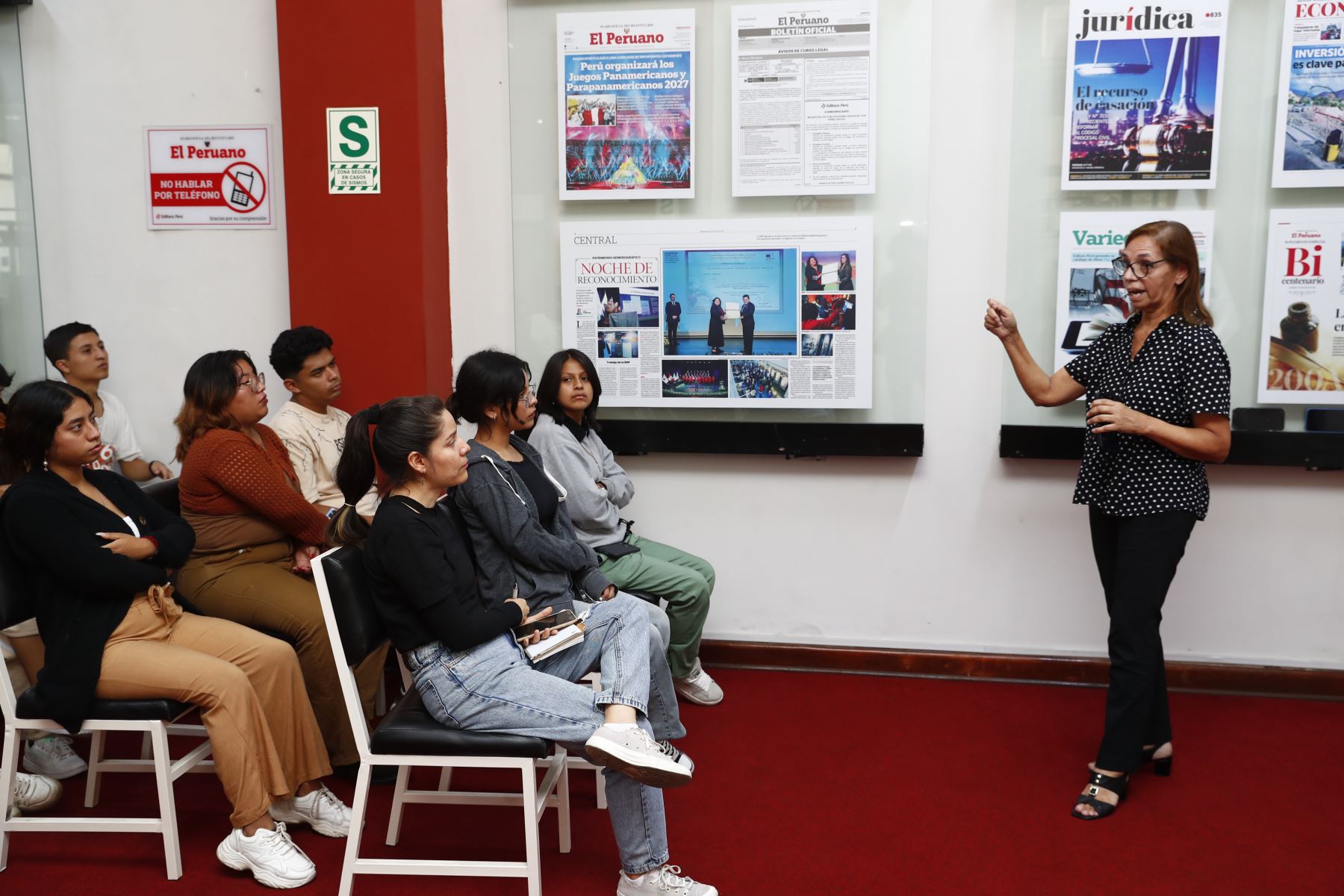 Estos recursos potencian la capacidad del equipo periodístico, agilizan coberturas en tiempo real –como debates, eventos presidenciales o desastres naturales– y elevan la calidad informativa, sin reemplazar el criterio humano, sino fortaleciéndolo. Andina mantiene así un equilibrio entre innovación tecnológica y responsabilidad editorial. Foto:ANDINA
