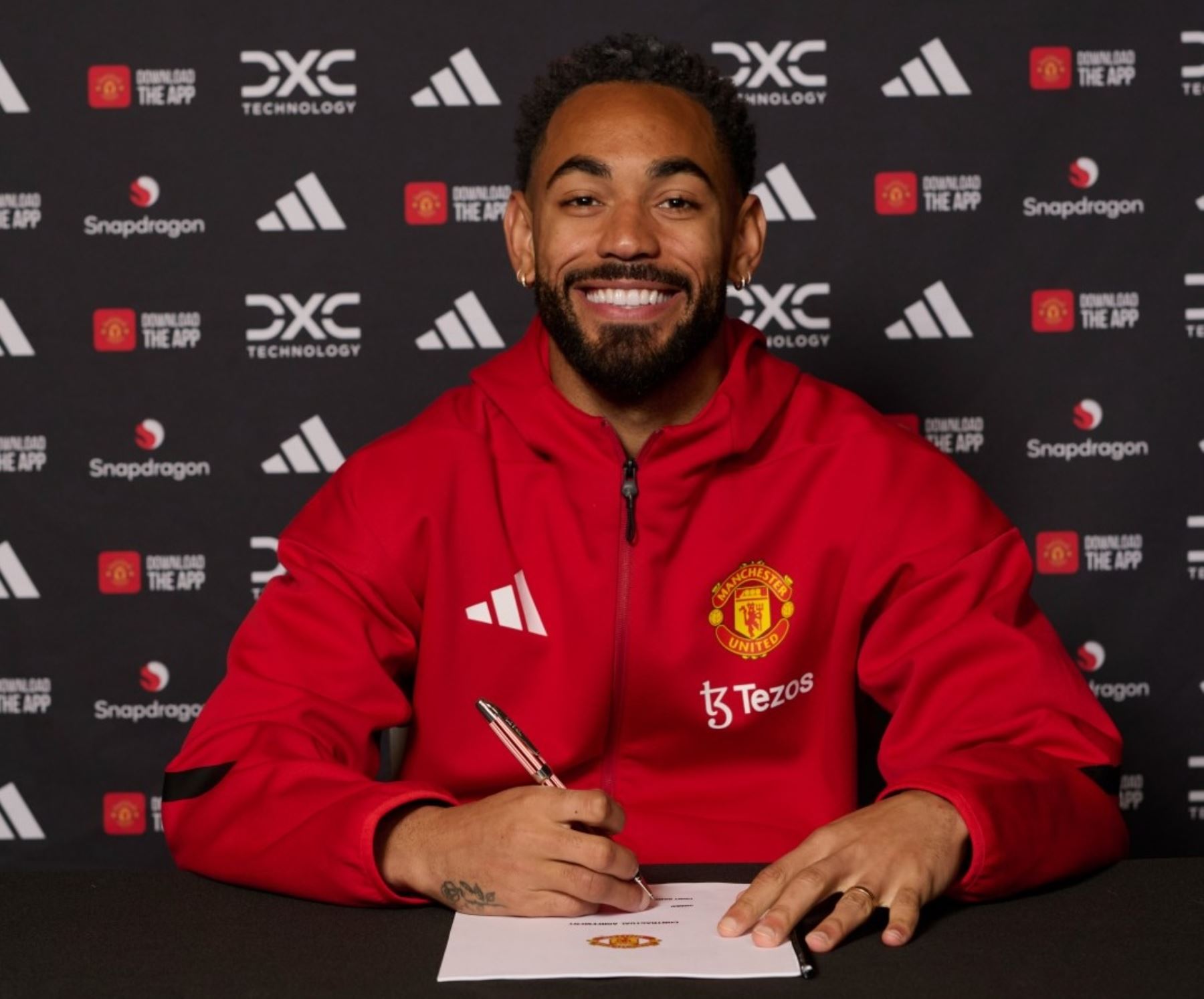 Matheus Cunha firma su contrato con los Diablos Rojos