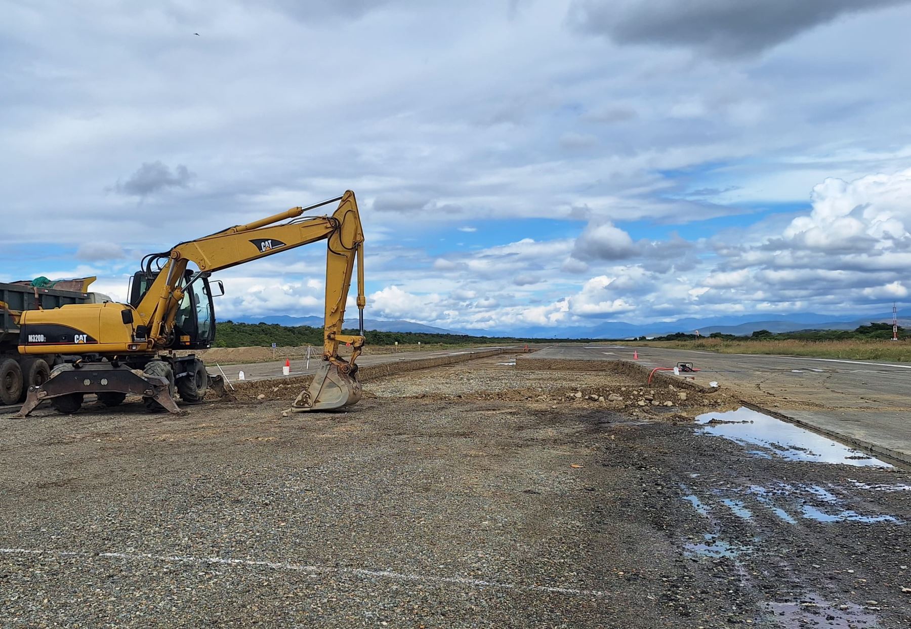 La colocación de geomallas en la pista de aterrizaje del aeropuerto de Jaén permitirá impermeabilizar el área y proteger la carpeta asfáltica durante el período de lluvias intensas. Foto: ANDINA/difusión.
