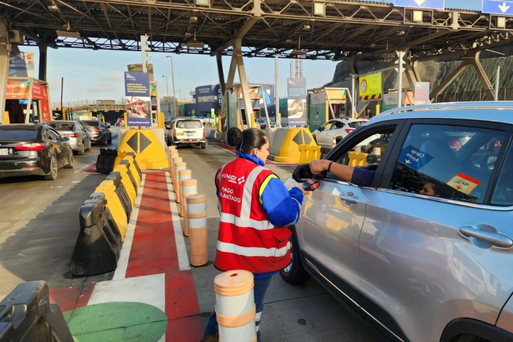Tras la inauguración del nuevo terminal del Aeropuerto Internacional Jorge Chávez, Lima Expresa, concesionaria de la Vía de Evitamiento y la vía expresa Línea Amarilla, y subsidiaria de VINCI Highways, ha reforzado sus operaciones para apoyar a los conductores que se dirigen hacia y desde el aeropuerto. Foto: ANDINA/Difusión