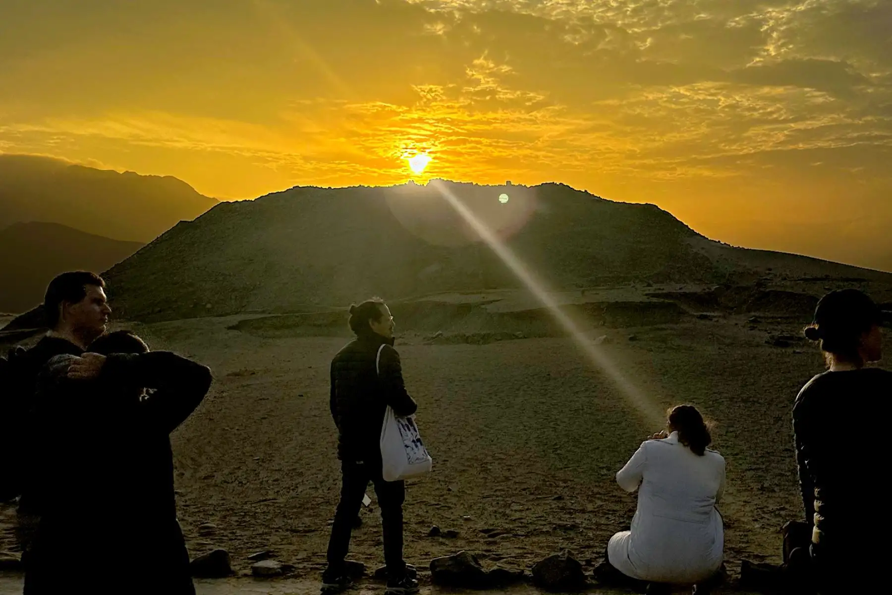 Al atardecer, presencia la caída del sol sobre una de las pirámides, de manera alineada con su escalera central. Foto: ANDINA/Difusión