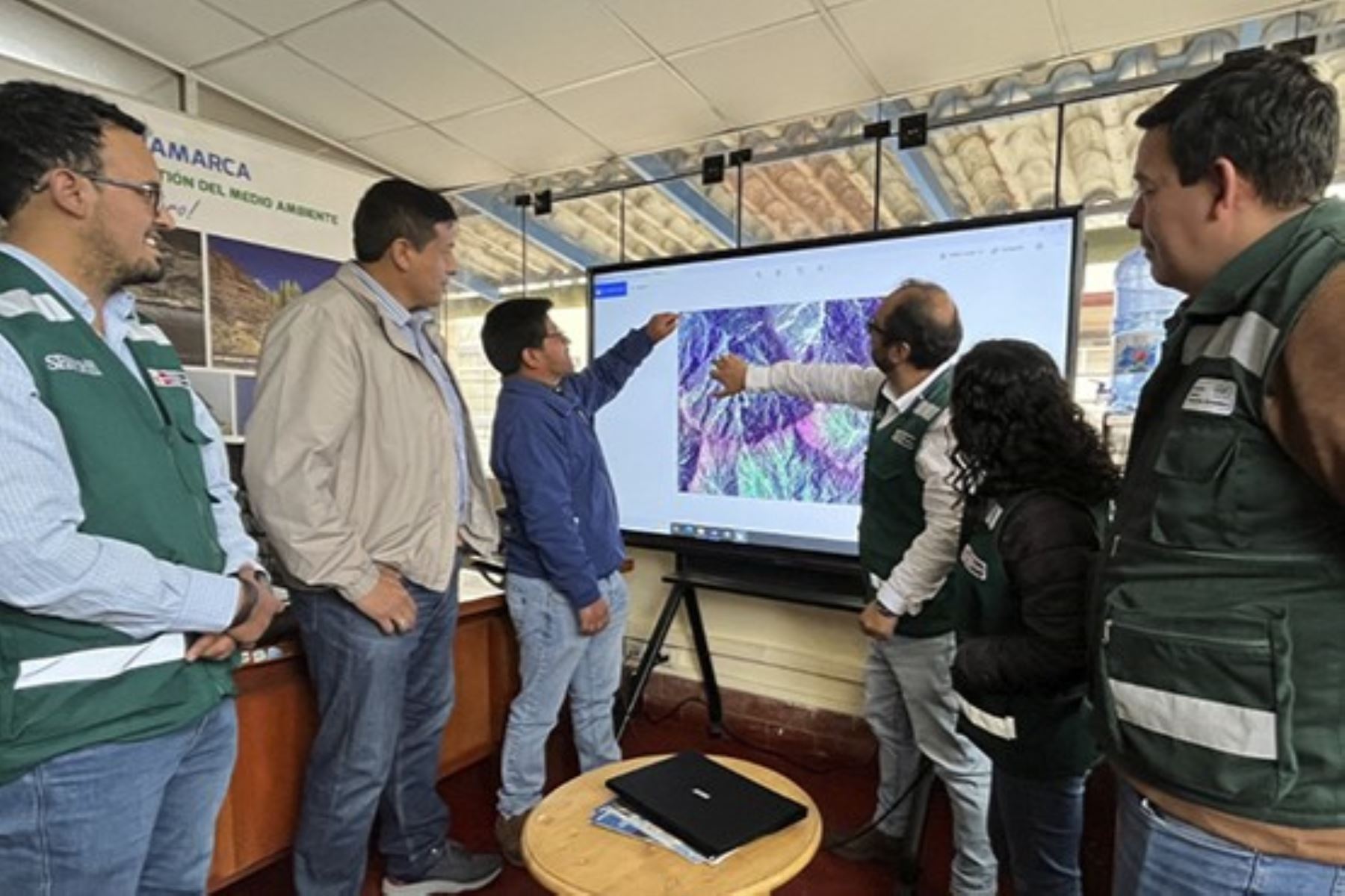 Las imágenes satelitales, conocidas como mosaicos, contienen vistas unidas y corregidas que muestran información actual de ríos, carreteras, bosques, comunidades y zonas urbanas del departamento. Foto: Serfor
