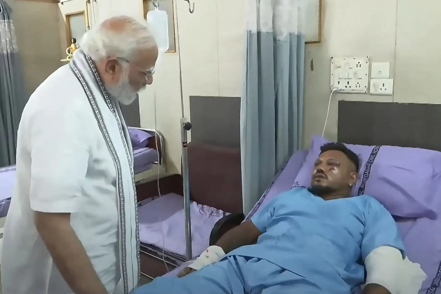 Las causas del accidente aún son investigadas. Las autoridades buscan las cajas negras del avión, cuyo análisis será clave para entender por qué el vuelo sufrió una falla catastrófica apenas minutos después de despegar del aeropuerto de Ahmedabad. Foto: ANDINA/AFP