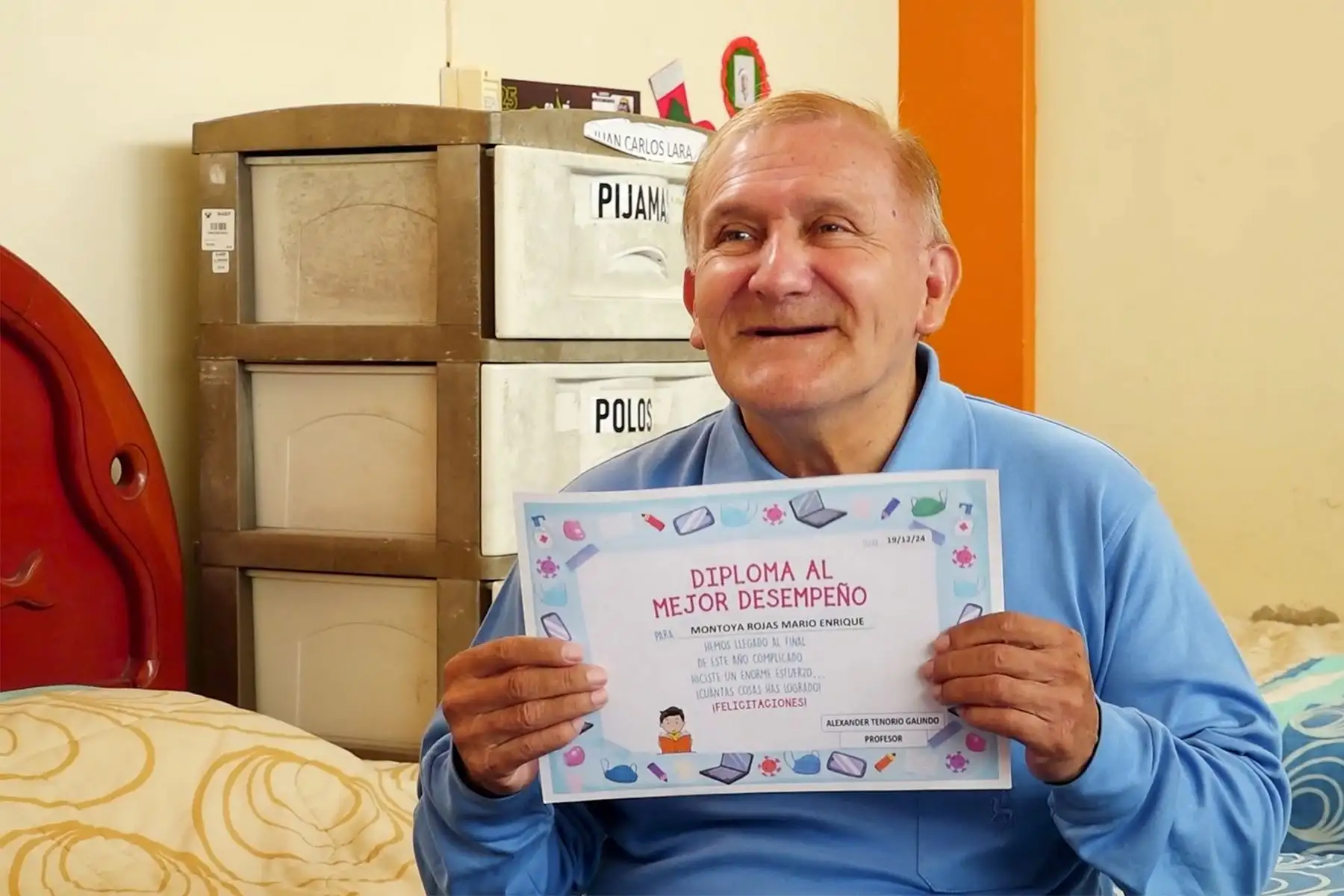 Mario Montoya, rescatado de las calles, se ha convertido en uno de los más entusiastas del programa. Hoy exhibe orgulloso sus diplomas de concursos de arte y comprensión lectora, fruto de su dedicación y amor por el aprendizaje. Foto: ANDINA/MIMP