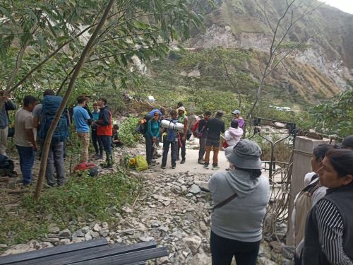 Autoridades locales de Cusco recomiendan a los operadores turísticos tomar previsiones sobre el uso de oroya para el paso de turistas ante el deslizamiento ocurrido en la ruta amazónica al parque arqueológico Machu Picchu. ANDINA/Difusión