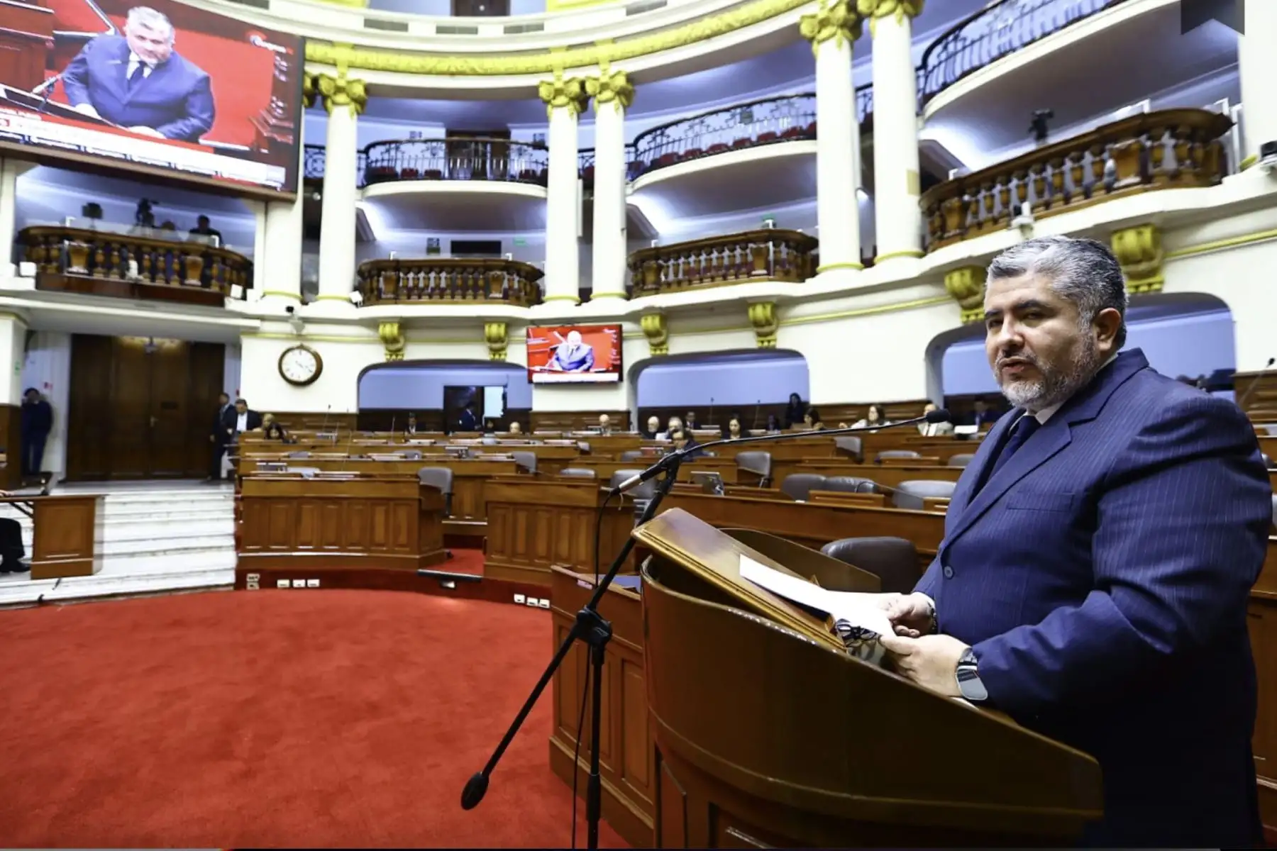 El ministro de Cultura, Fabricio Valencia, responde el pliego interpelatorio formulado por el Parlamento, en un acto de transparencia y respeto institucional. Foto: ANDINA/Difusión