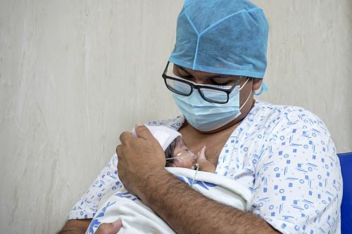 Papá canguro, amor que salva vidas