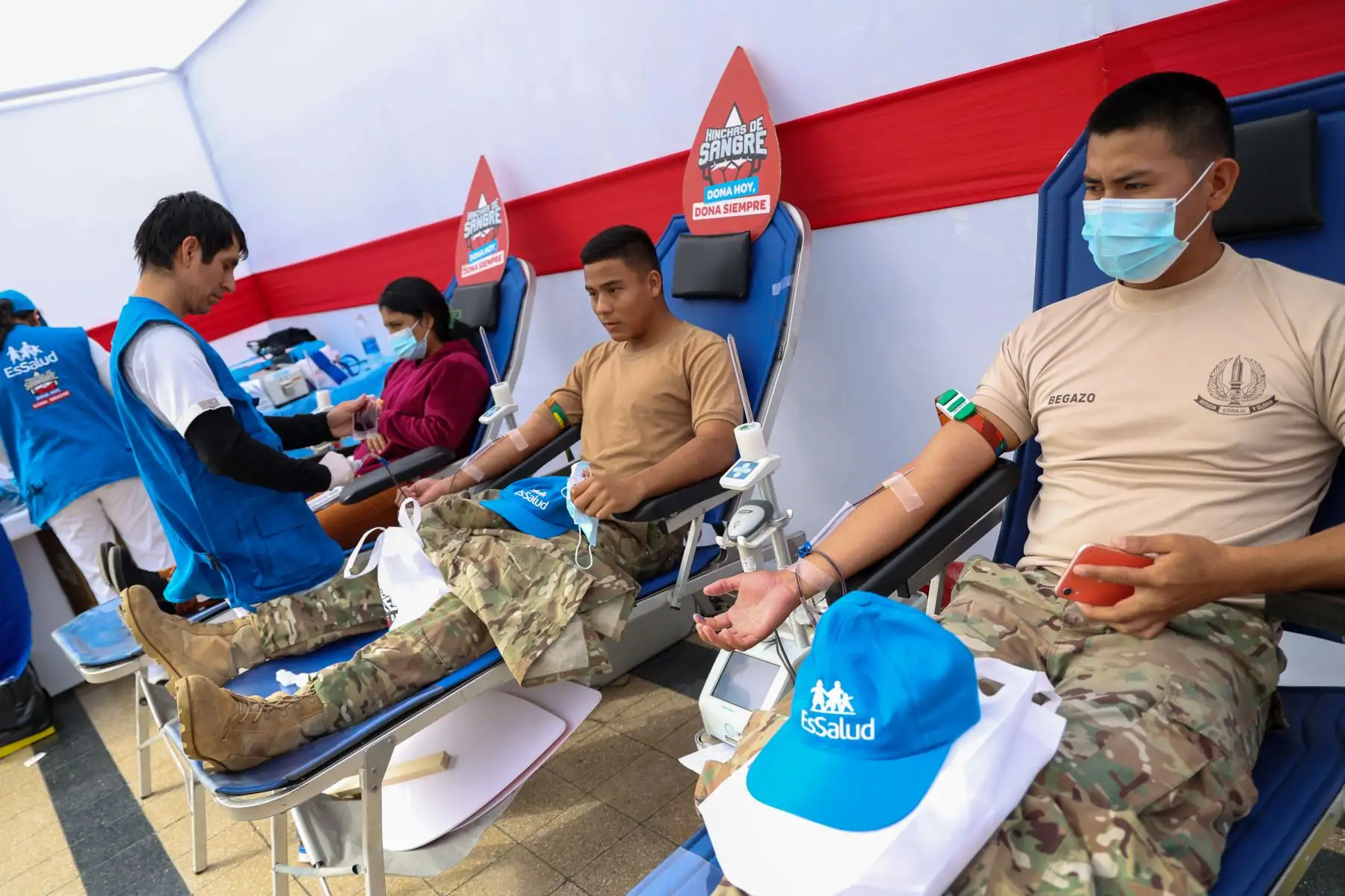 En lo que va del 2025, el Banco de Sangre del Hospital Rebagliati ha recolectado 14,796 unidades, pero solo el 11.6 % provienen de donantes voluntarios. La meta de este año es superar el 20 % gracias a campañas masivas y al trabajo articulado con 49 empresas.
Foto: EsSalud