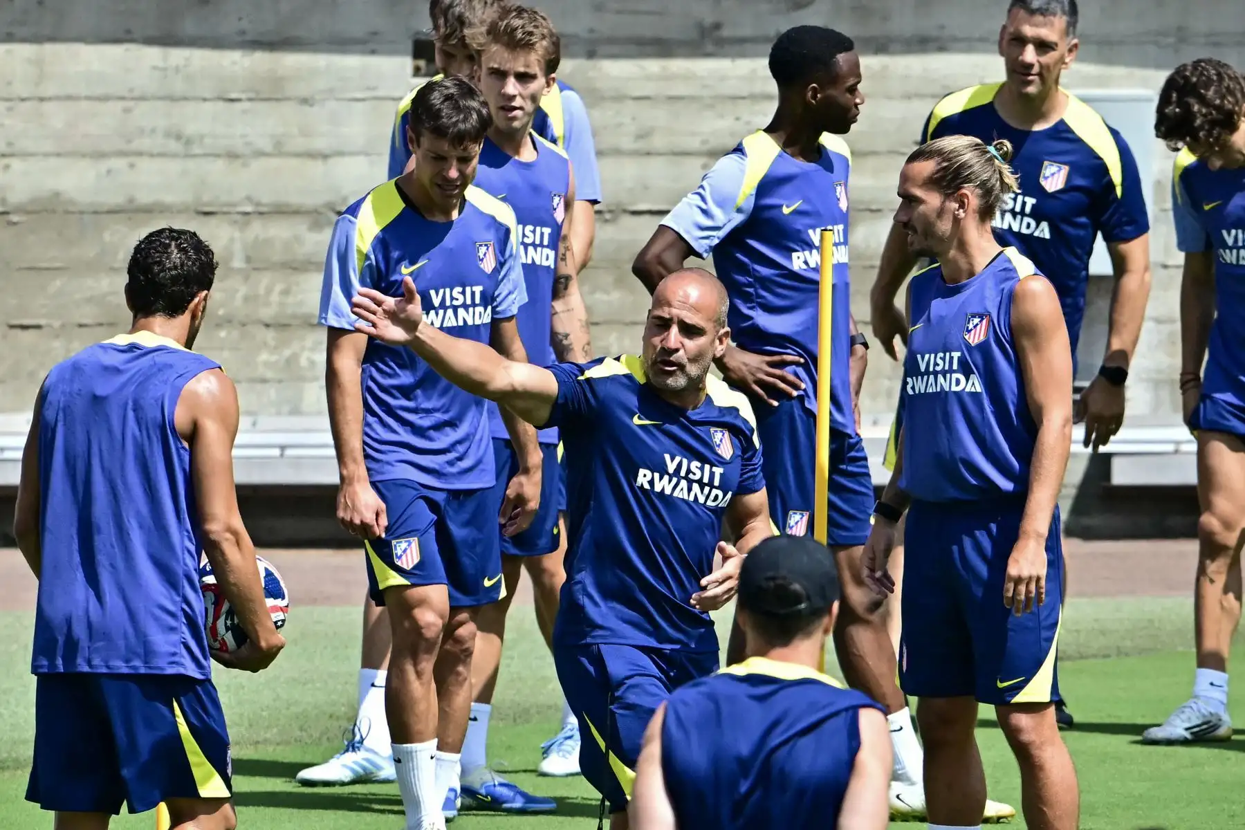 Los jugadores del Atlético de Madrid participan en un entrenamiento en el Memorial Coliseum de Los Ángeles el 14 de junio de 2025, en vísperas del partido del Mundial de Clubes 2025 entre el Paris Saint-Germain y el Atlético de Madrid.
Foto: AFP