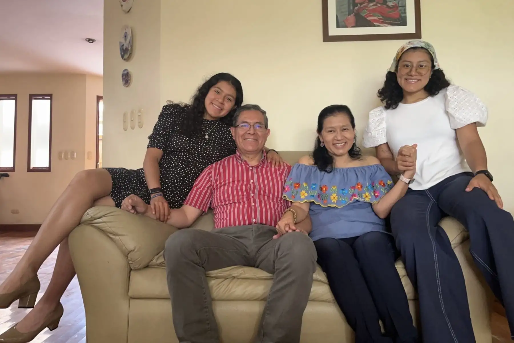 La ciencia ha sido un elemento que "siempre los ha unido" y sobre la cual siempre conversan. “La ciencia es algo fundamental en la familia”, señala Solis Véliz.Foto: Archivo Personal / UNI