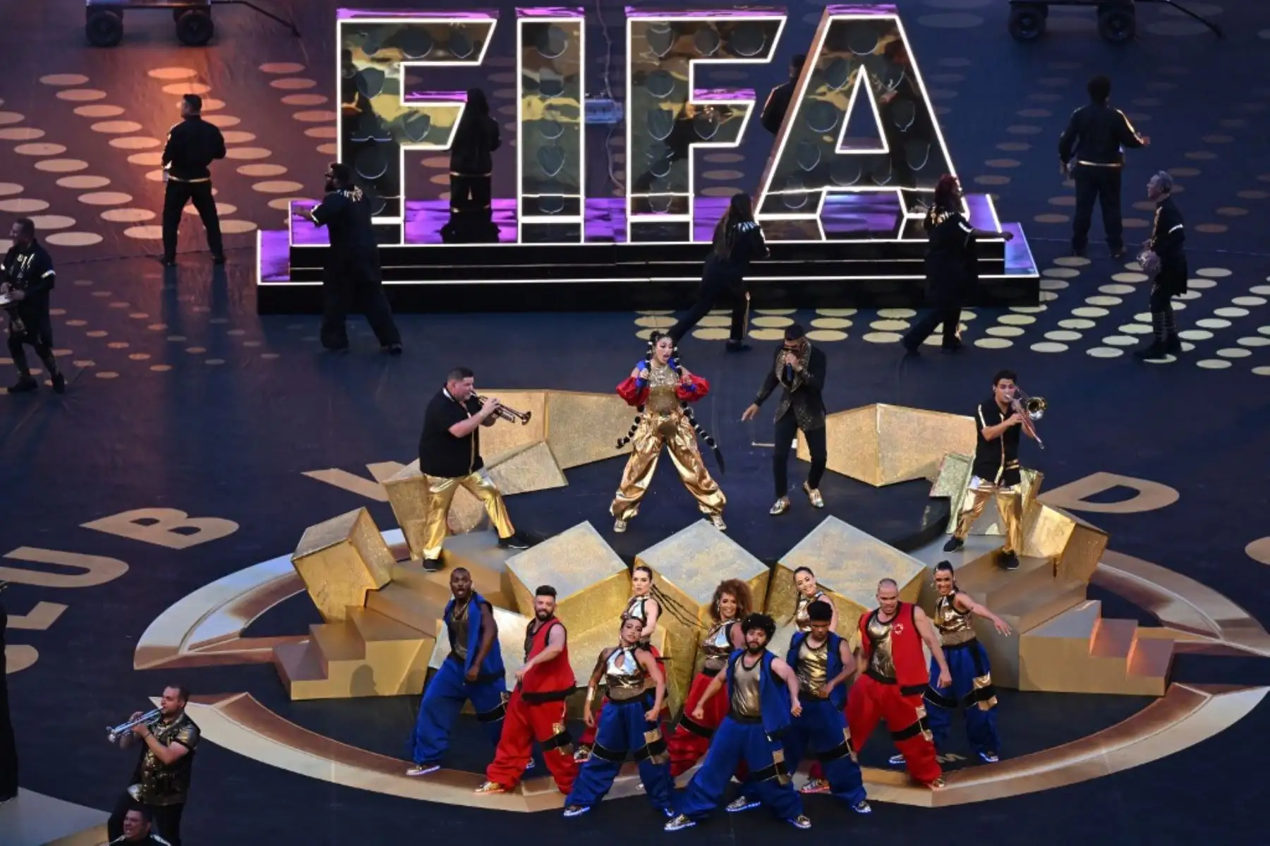Vikina y Richaelio actúan durante la ceremonia de apertura del Mundial de Clubes 2025 antes del partido de fútbol del Grupo A entre el Al-Ahly de Egipto y el Inter Miami de EE. UU. en el estadio Hard Rock de Miami el 14 de junio de 2025. Foto: AFP