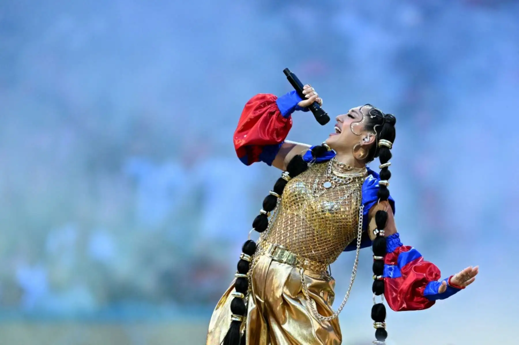 Vikina se presenta durante la ceremonia de apertura del Mundial de Clubes 2025 antes del partido de fútbol del Grupo A entre el Al-Ahly de Egipto y el Inter Miami de EE. UU. en el estadio Hard Rock de Miami el 14 de junio de 2025. Foto: AFP