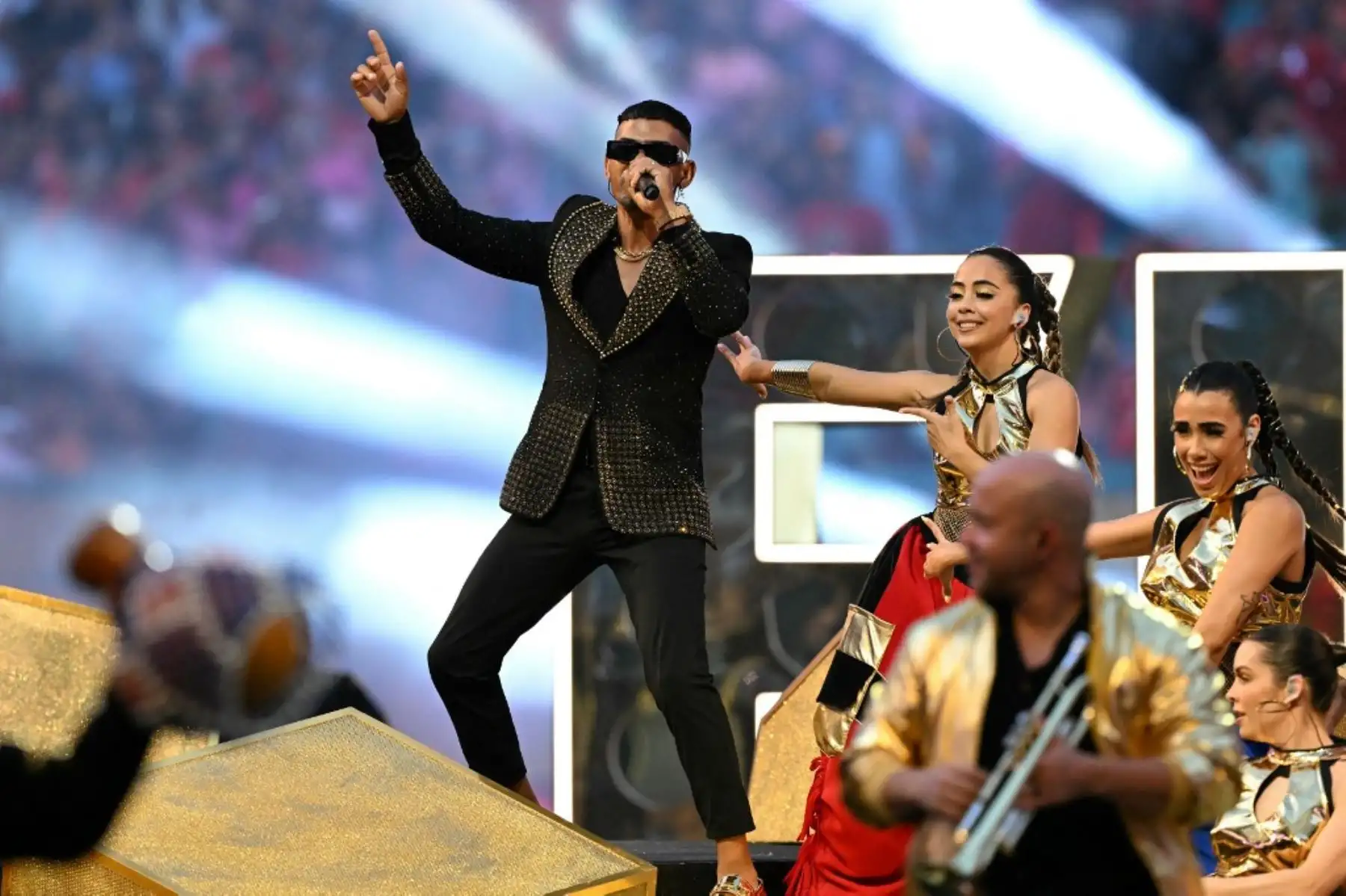 Vikina y Richaelio se presentan en la ceremonia de apertura del Mundial de Clubes 2025 antes del partido de fútbol del Grupo A entre el Al-Ahly de Egipto y el Inter Miami de EE. UU. en el estadio Hard Rock de Miami el 14 de junio de 2025. Foto: AFP