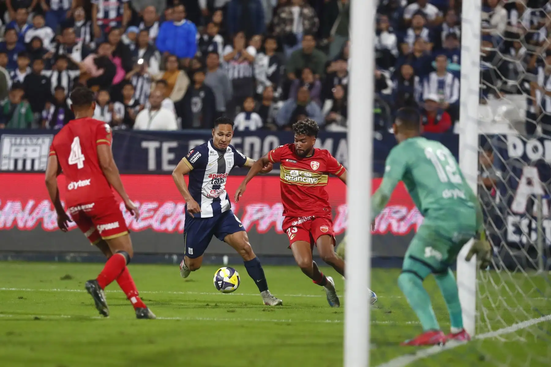 Alianza Lima y Sport Huancayo empatan 0-0 en el estadio Alejandro Villanueva de La Victoria el sábado 14 de junio de 2025 por el torneo Apertura de la Liga 1. Foto: ANDINA/Daniel Bracamonte