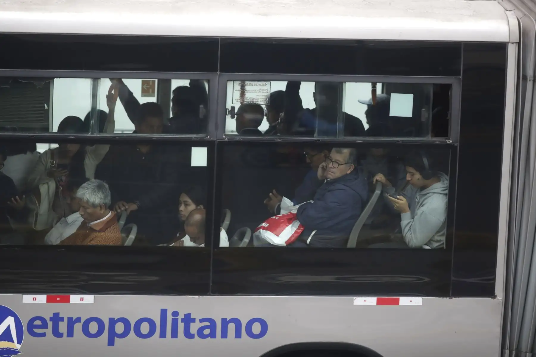 El centro de Lima amanece con  neblina y frío intenso, hoy domingo 15 de junio. Especialistas advierten que bajas temperaturas se mantendrán en el mes de junio.
Foto: ANDINA/Eddy Ramos
