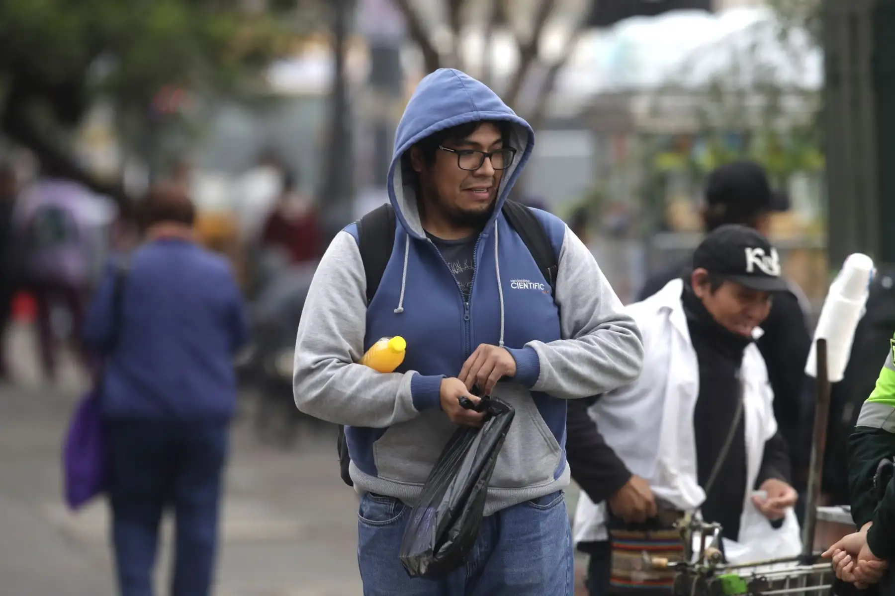 El centro de Lima amanece con  neblina y frío intenso, hoy domingo 15 de junio. Especialistas advierten que bajas temperaturas se mantendrán en el mes de junio.
Foto: ANDINA/Eddy Ramos