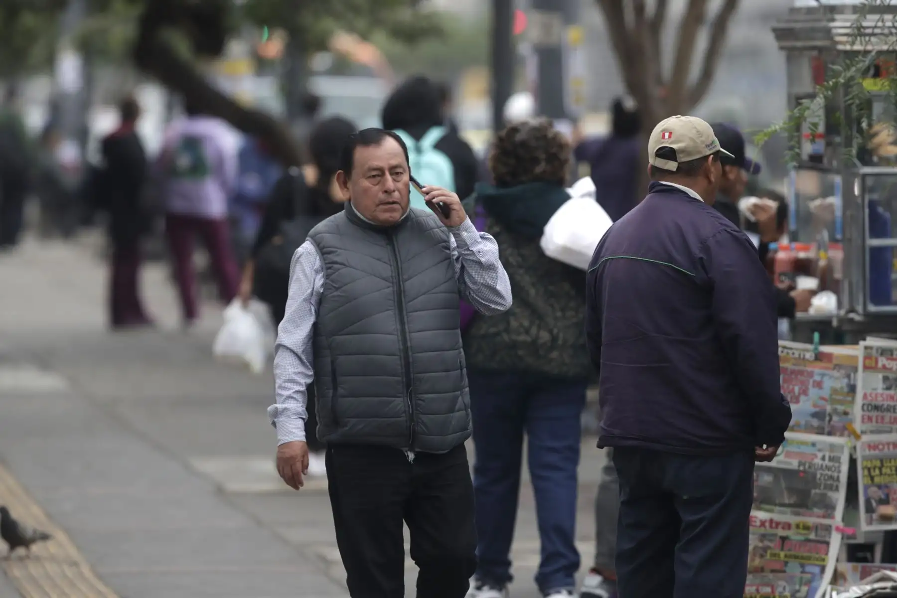 El centro de Lima amanece con  neblina y frío intenso, hoy domingo 15 de junio. Especialistas advierten que bajas temperaturas se mantendrán en el mes de junio.
Foto: ANDINA/Eddy Ramos