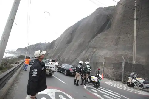 Tras el sismo de magnitud 6.1 registrado esta mañana frente a las costas de Lima y Callao, se produjo un deslizamiento de tierra en un tramo de la Costa Verde, sin consecuencias mayores ni interrupciones en el tránsito vehicular.
Foto: ANDINA/ Eddy Ramos