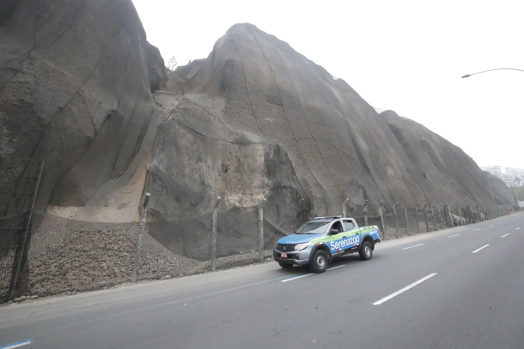 Tras el sismo de magnitud 6.1 registrado esta mañana frente a las costas de Lima y Callao, se produjo un deslizamiento de tierra en un tramo de la Costa Verde, sin consecuencias mayores ni interrupciones en el tránsito vehicular.
Foto: ANDINA/ Eddy Ramos