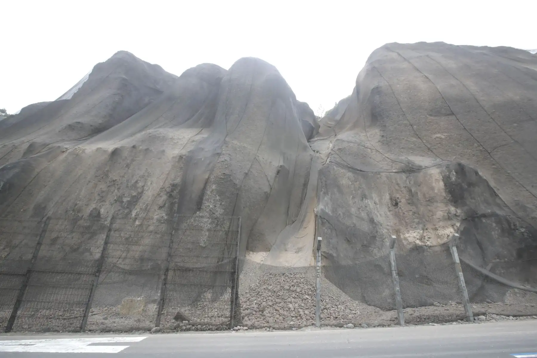 Tras el sismo de magnitud 6.1 registrado esta mañana frente a las costas de Lima y Callao, se produjo un deslizamiento de tierra en un tramo de la Costa Verde, sin consecuencias mayores ni interrupciones en el tránsito vehicular.
Foto: ANDINA/ Eddy Ramos