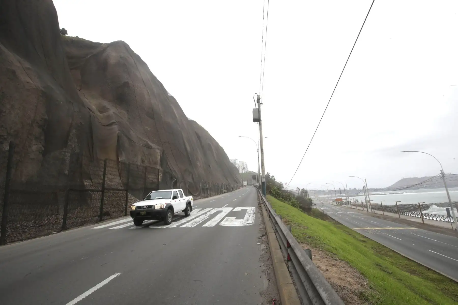 Tras el sismo de magnitud 6.1 registrado esta mañana frente a las costas de Lima y Callao, se produjo un deslizamiento de tierra en un tramo de la Costa Verde, sin consecuencias mayores ni interrupciones en el tránsito vehicular.
Foto: ANDINA/ Eddy Ramos