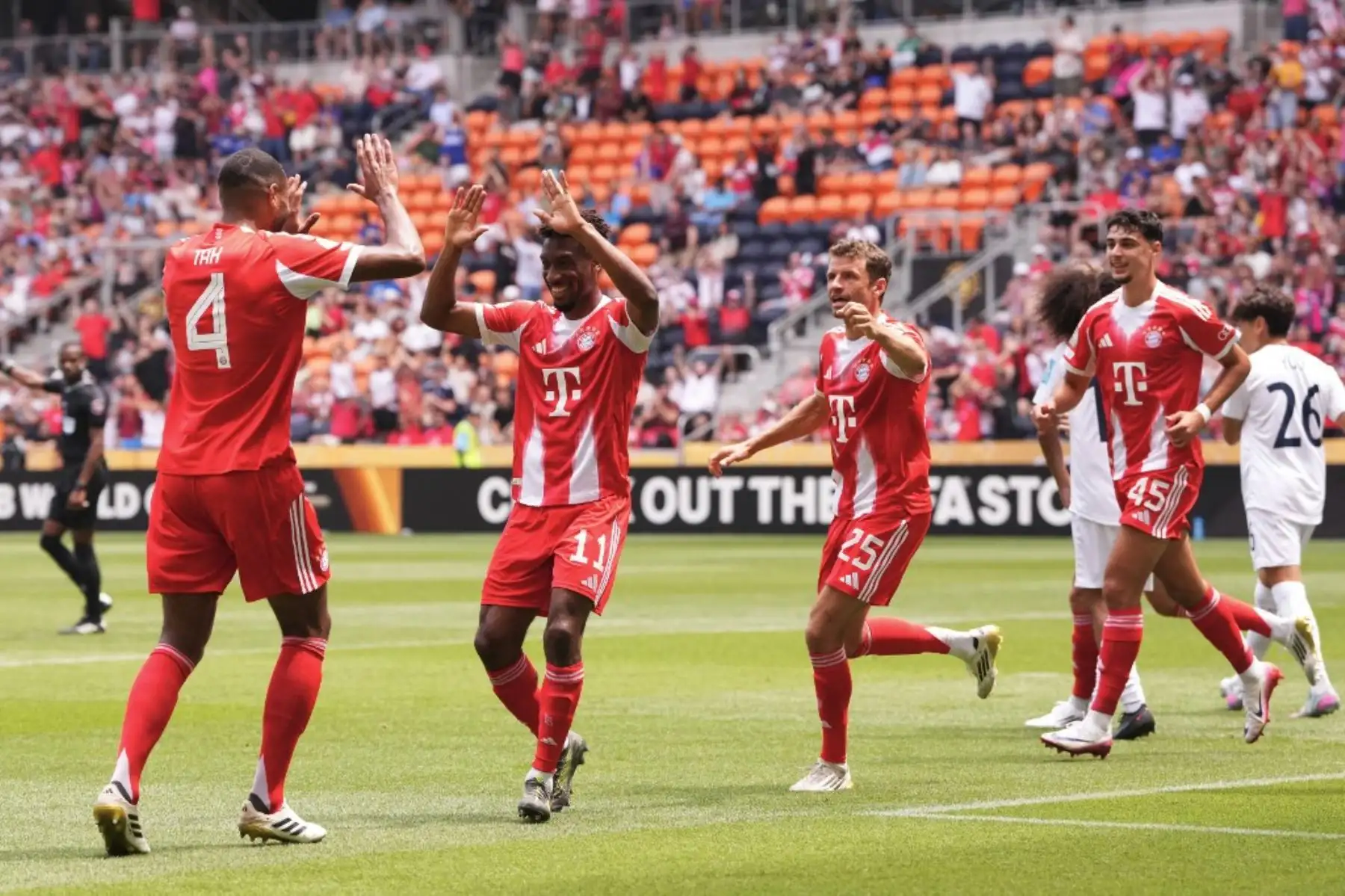 Kingsley Coman del FC Bayern München celebra después de anotar el primer gol del equipo durante el partido del Grupo C de la Copa Mundial de Clubes de la FIFA 2025 entre el FC Bayern München y el Auckland City FC en el estadio TQL el 15 de junio de 2025 en Cincinnati, Ohio. Foto: Getty Images / AFP