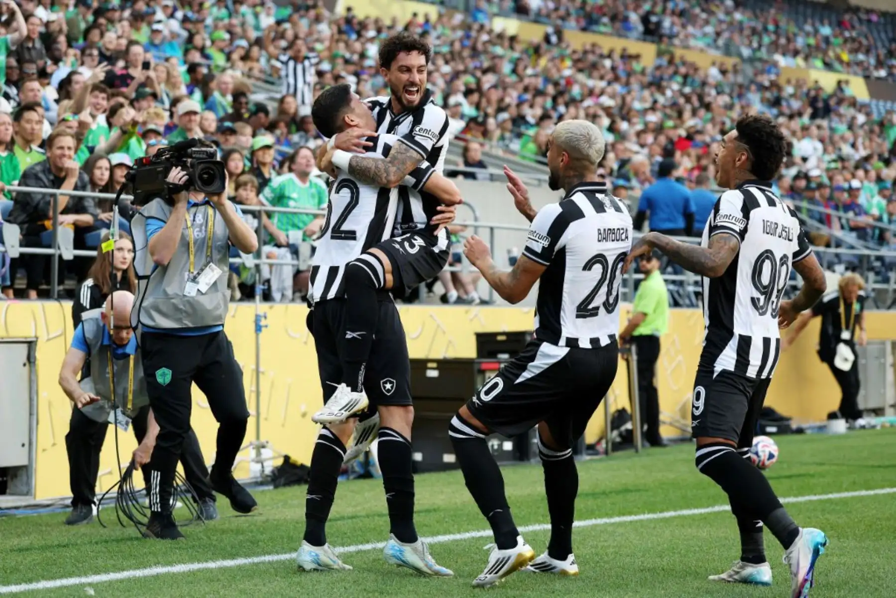 Botafogo lleva al Olympique de Lyon a la justicia por deuda de 144 millones de dólares