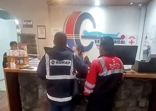 Supervisores de la Sunat y de Sunafil realizan una campaña conjunta en las ciudades de Puno y Juliaca para combatir la informalidad labora y la evasión tributaria. ANDINA/Difusión