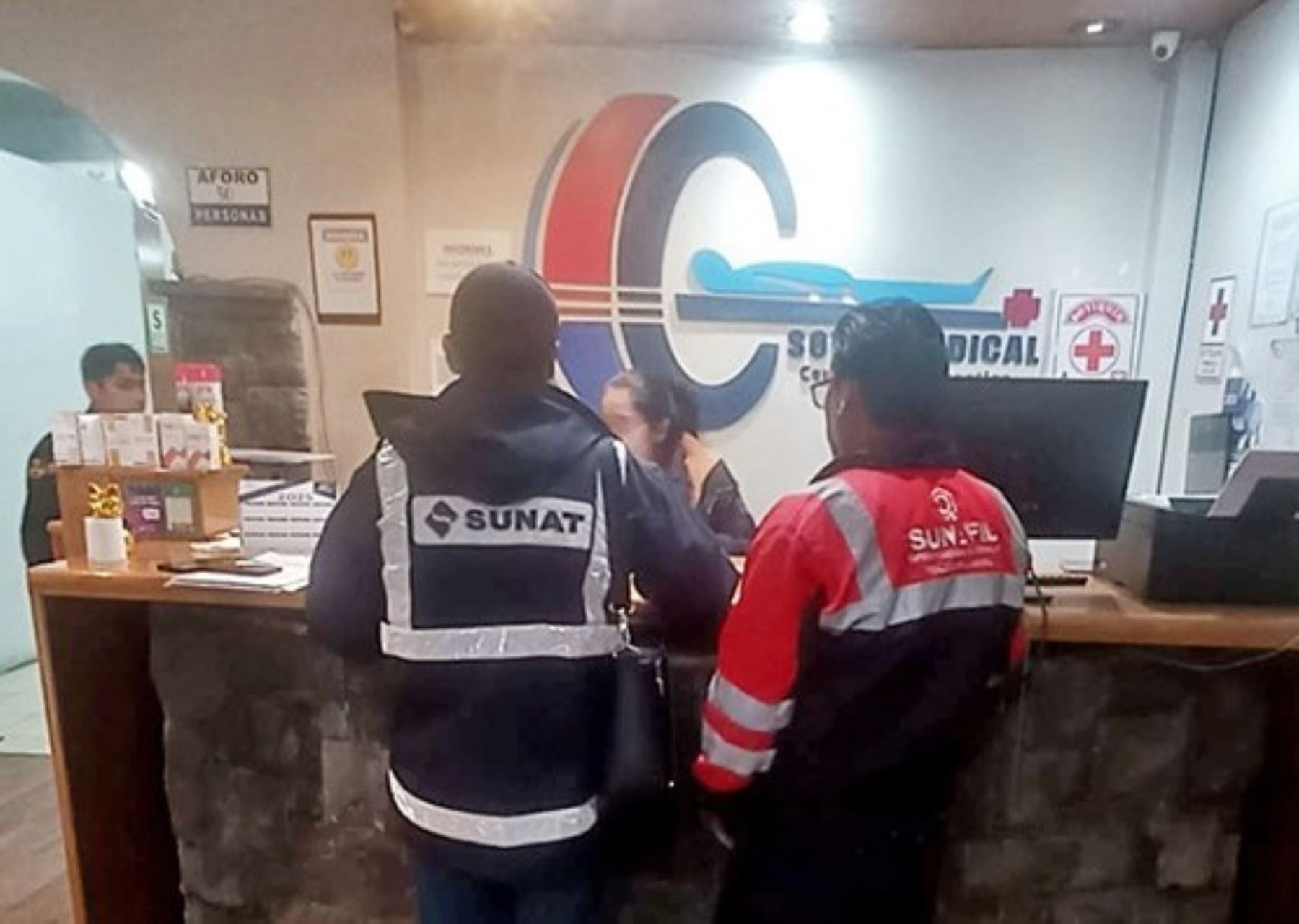 Supervisores de la Sunat y de Sunafil realizan una campaña conjunta en las ciudades de Puno y Juliaca para combatir la informalidad labora y la evasión tributaria. ANDINA/Difusión