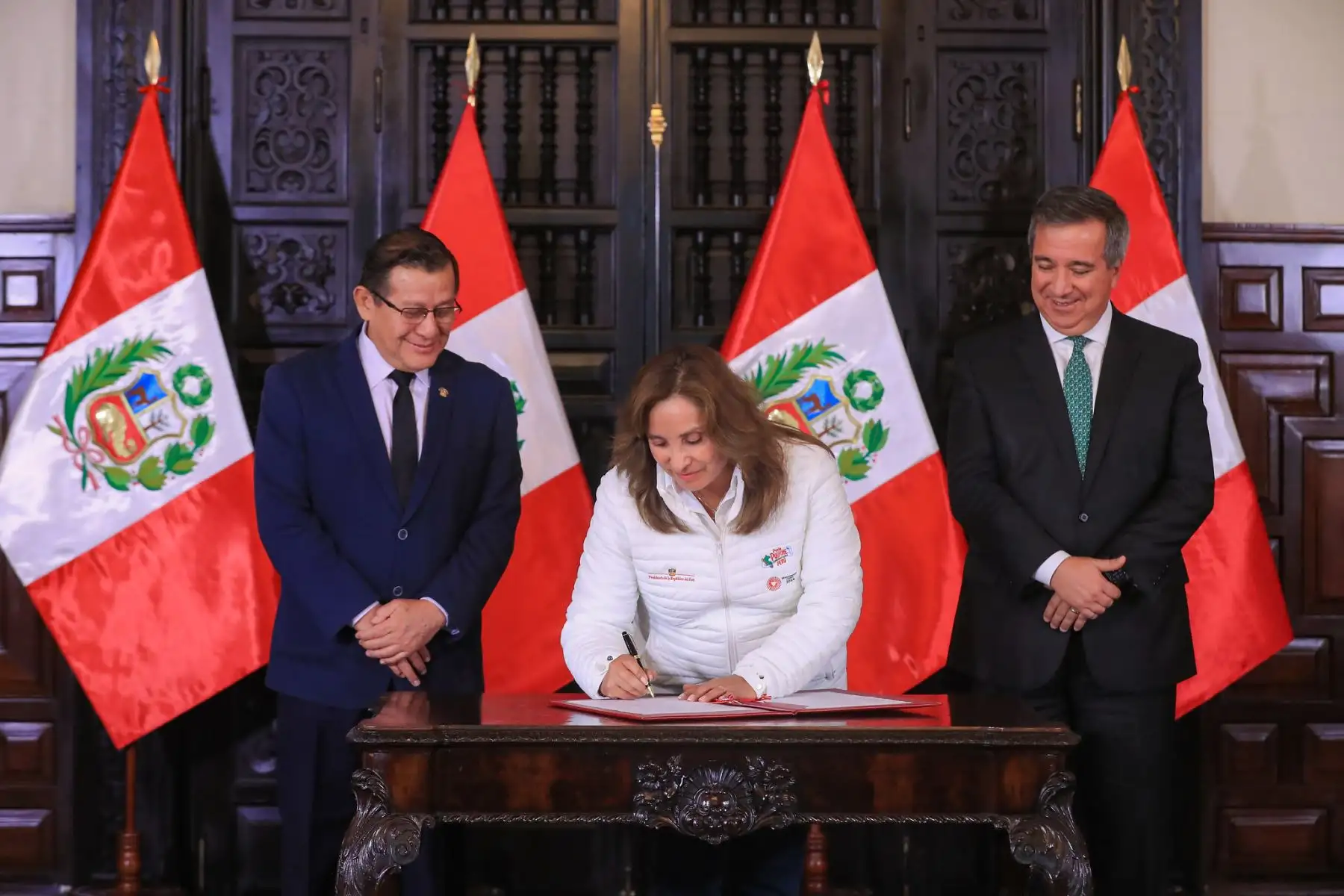 Presidenta Boluarte promulga ley que fortalece a los gobiernos locales con aumento progresivo del Foncomun. Foto: ANDINA/Prensa Presidencia
