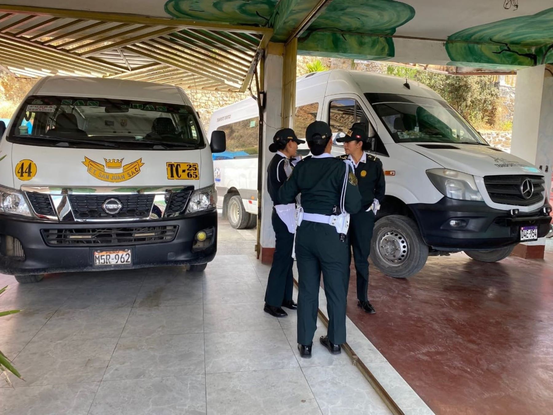 La Dircetur Junín encabezó operativo contra la informalidad en el transporte turístico que se realiza en la provincia de Jauja. Foto: Pedro Tinoco
