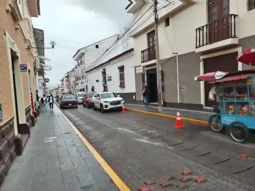 La ciudad de Ayacucho soporta esta mañana una lluvia de ligera a moderada intensidad.