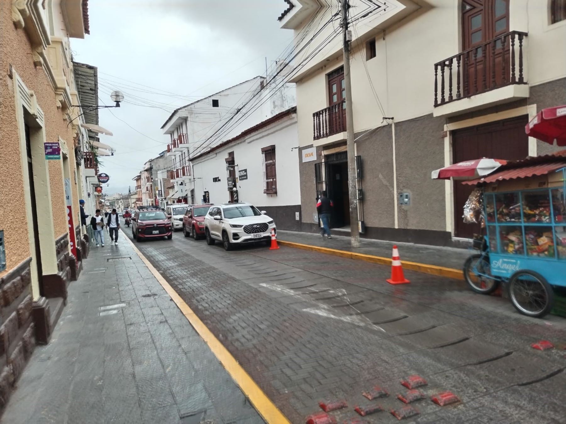 La ciudad de Ayacucho soporta esta mañana una lluvia de ligera a moderada intensidad.