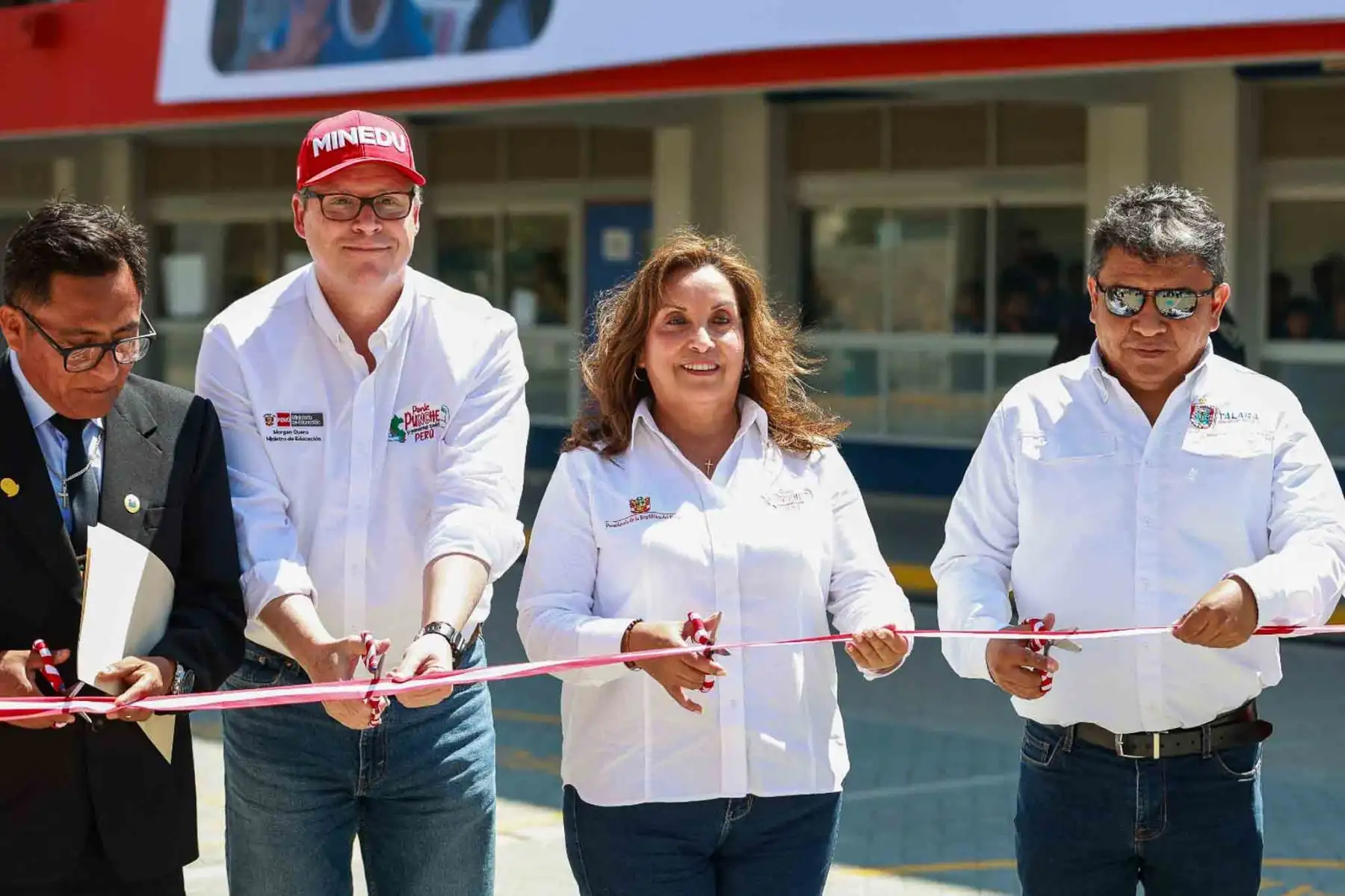 La presidenta de la república, Dina Boluarte, participa en la ceremonia de inauguración de la nueva infraestructura educativa de la institución Ignacio Merino, en Talara, en la región Piura. Foto: ANDINA/Prensa Presidencia