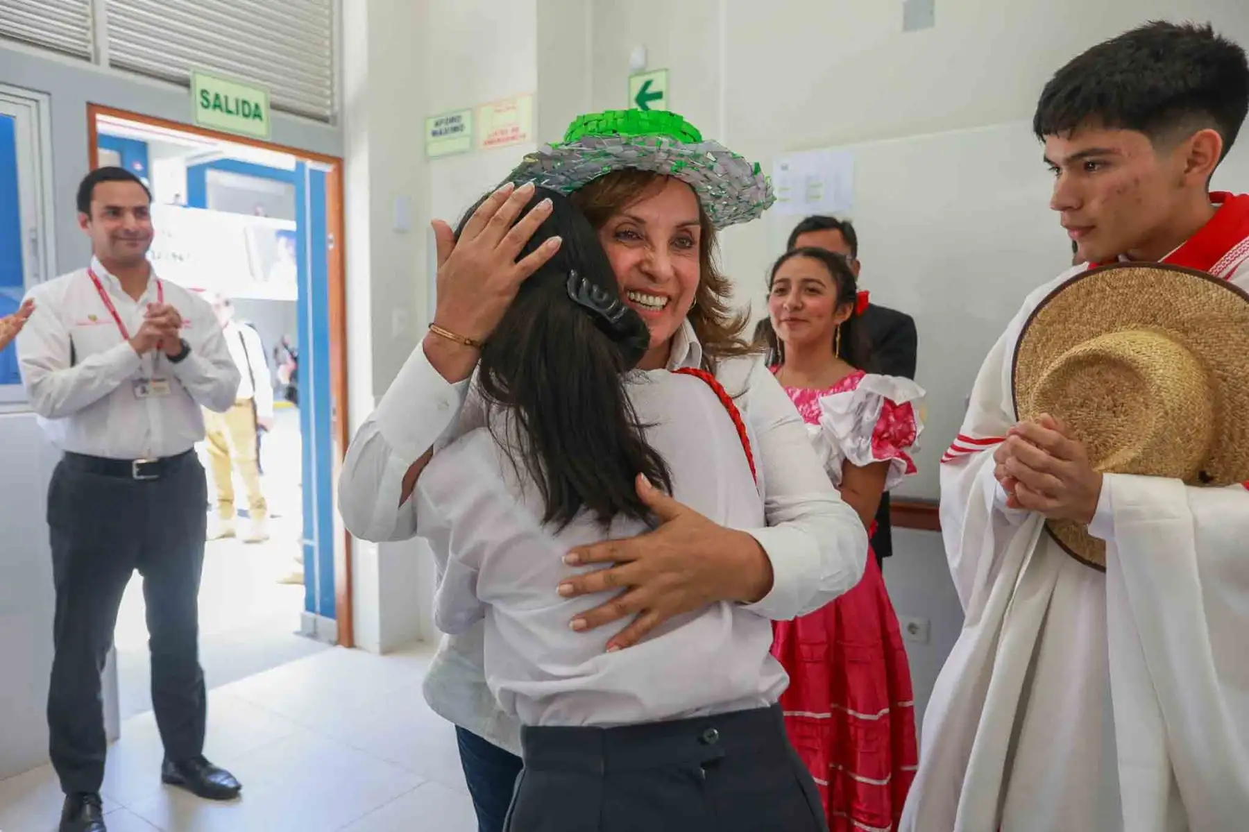 La presidenta de la república, Dina Boluarte, participa en la ceremonia de inauguración de la nueva infraestructura educativa de la institución Ignacio Merino, en Talara, en la región Piura. Foto: ANDINA/Prensa Presidencia