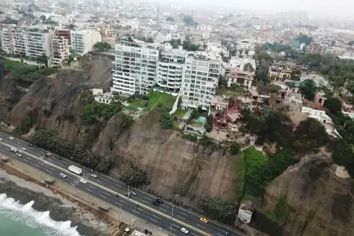¿Qué pasaría con edificaciones en la Costa Verde ante un fuerte sismo? Foto: ANDINA/archivo.