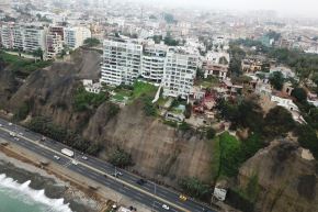 Edificaciones en los acantilados de la Costa Verde. Foto: ANDINA/archivo.